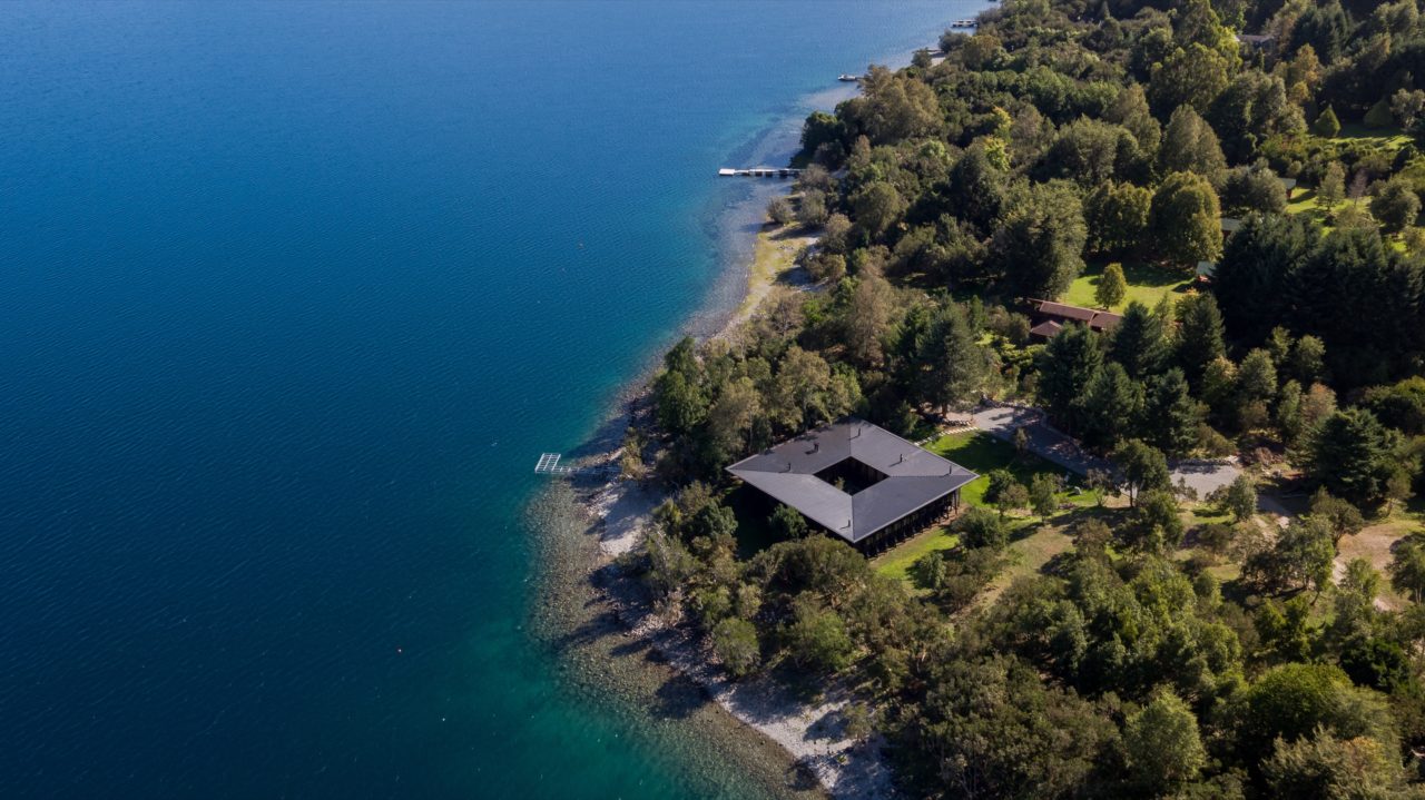 Casa Lago Ranco / Guillermo Hevia + Catalina Poblete