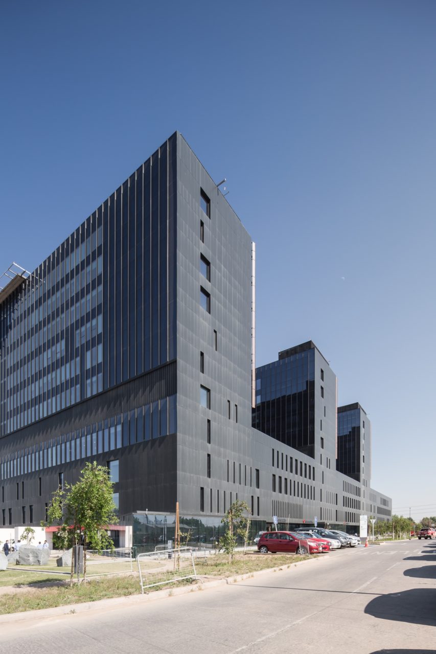 Hospital Felix Bulnes by BBATS + Tirado
