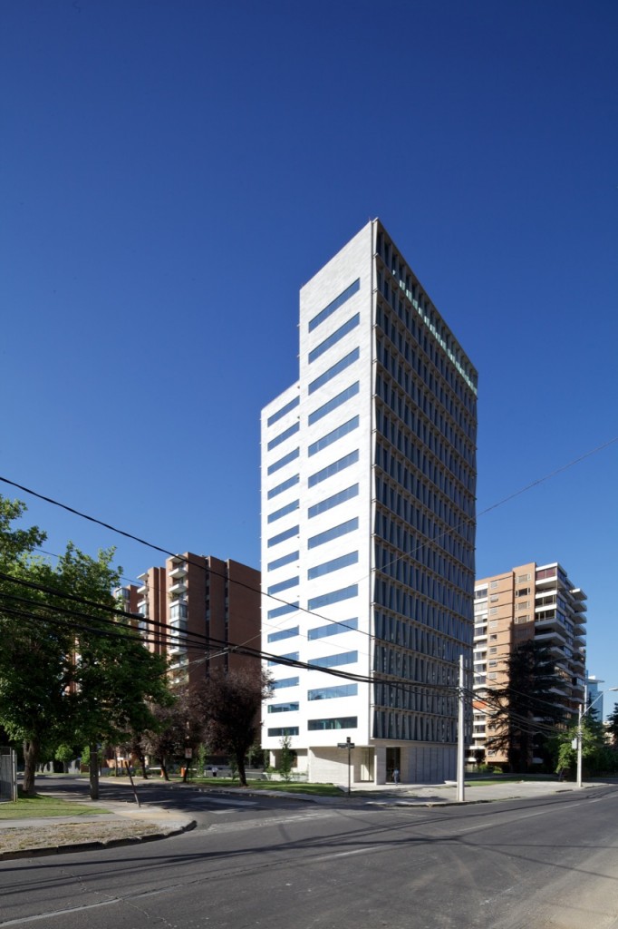 Los Militares Building by MOBIL Arquitectos