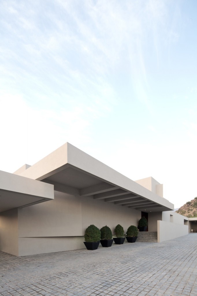 Arrigoni Lineros House by Gonzalo Mardones