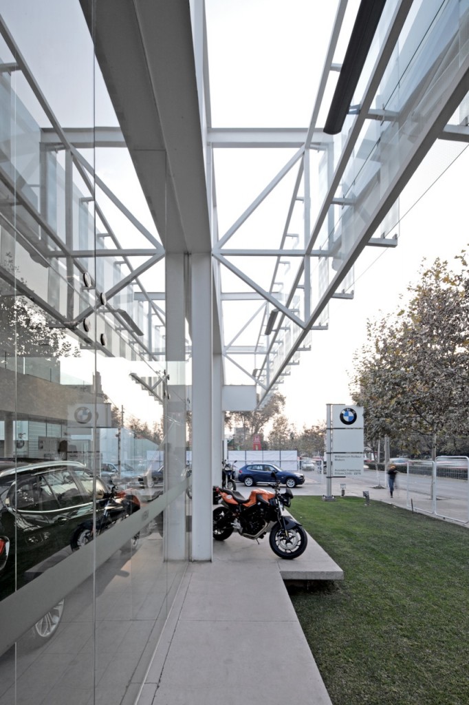 BMW Store by Guillermo Hevia Architects