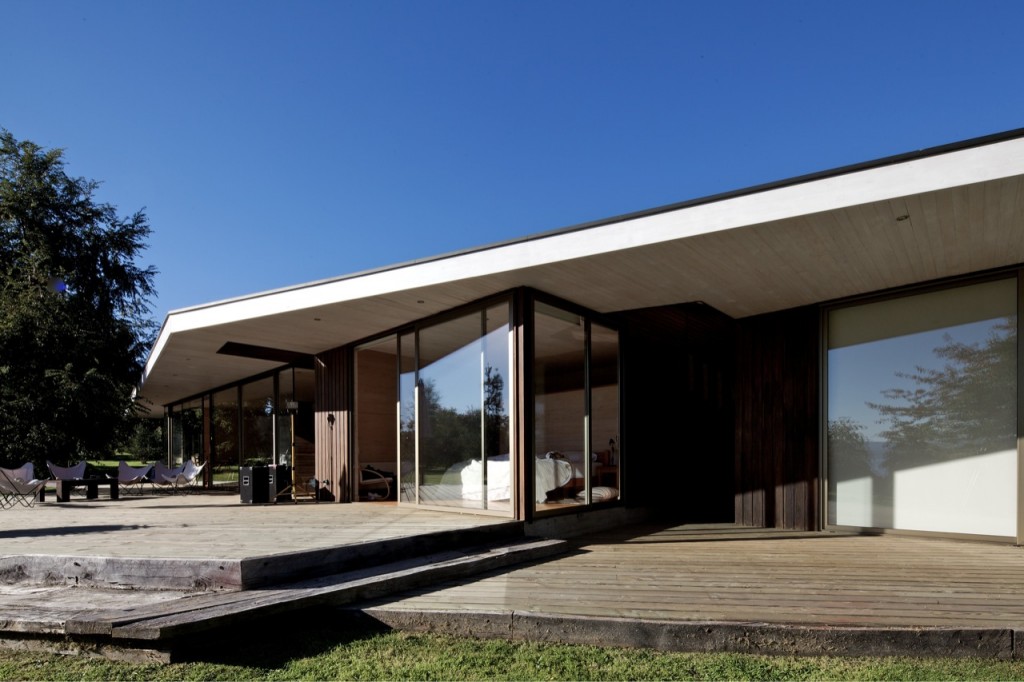 Villarrica House II by MOBIL Arquitectos