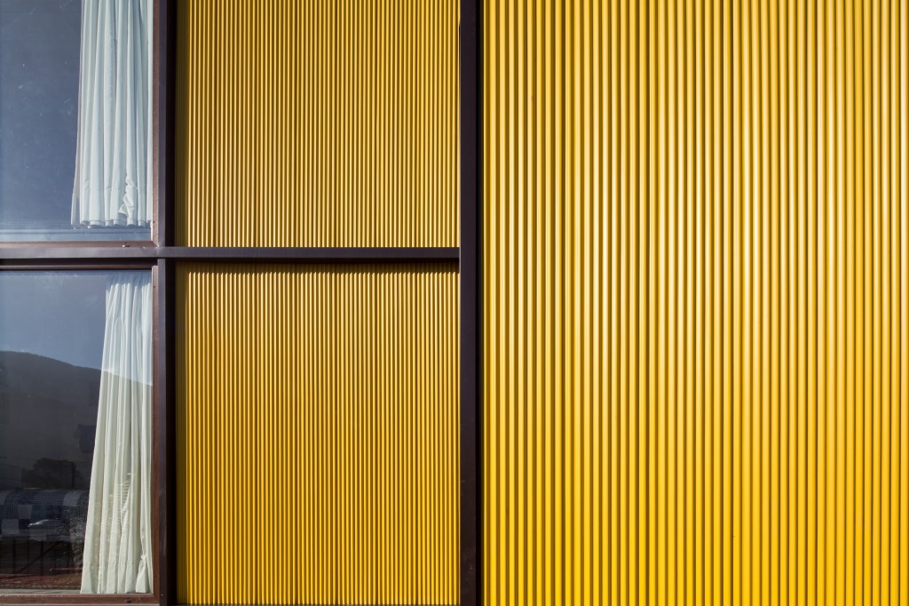 Yellow House in Zapallar, by Aguiló+Pedraza Arquitectos (13)