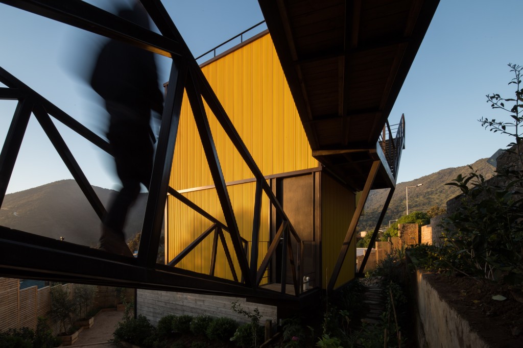 Yellow House in Zapallar, by Aguiló+Pedraza Arquitectos (9)