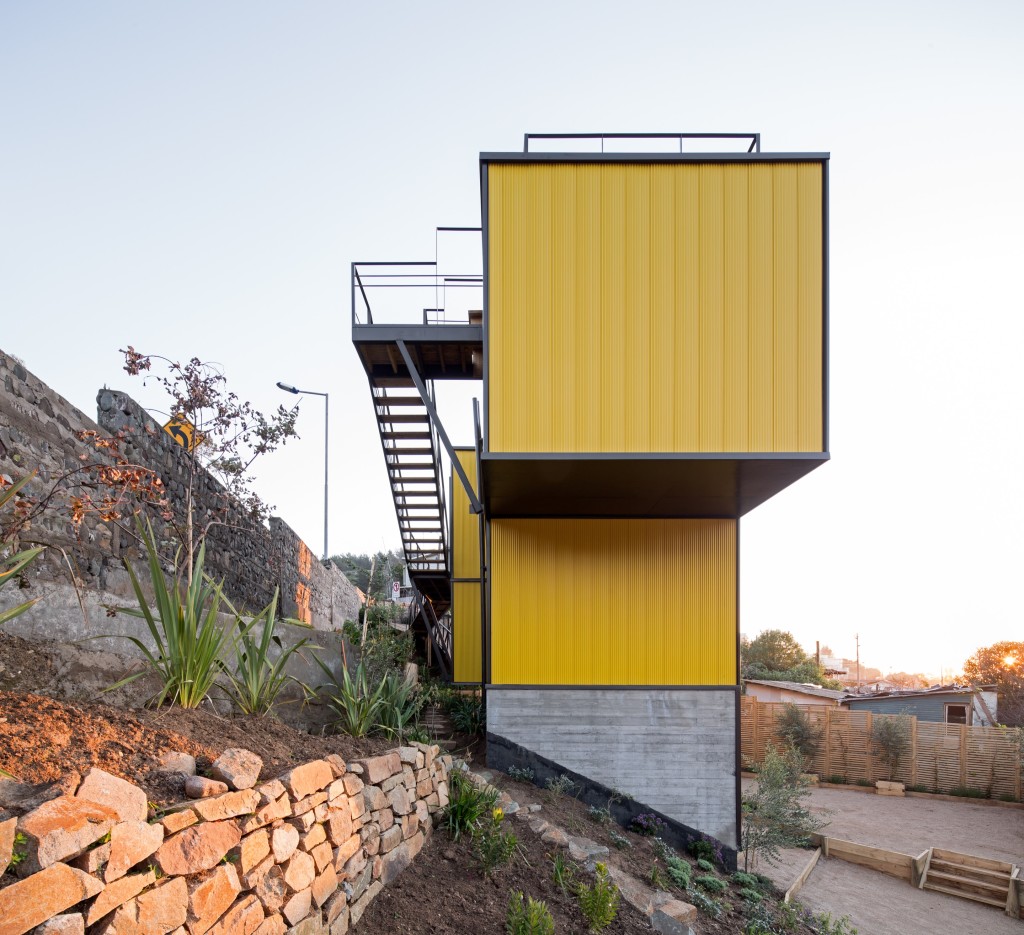Yellow House in Zapallar, by Aguiló+Pedraza Arquitectos (8)