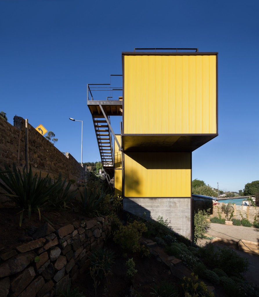Yellow House in Zapallar, by Aguiló+Pedraza Arquitectos (3)