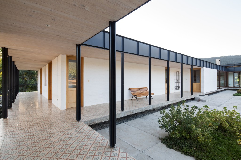 House in Pilay by Duval+Vives Arquitectos (17)